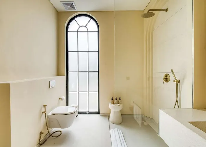Dream 1 - 2br Luxury 8mins Walk To