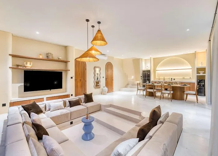 Dream 1 - 2br Luxury 8mins Walk To
