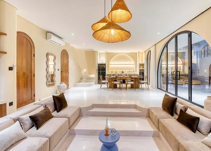 Dream 1 - 2br Luxury 8mins Walk To